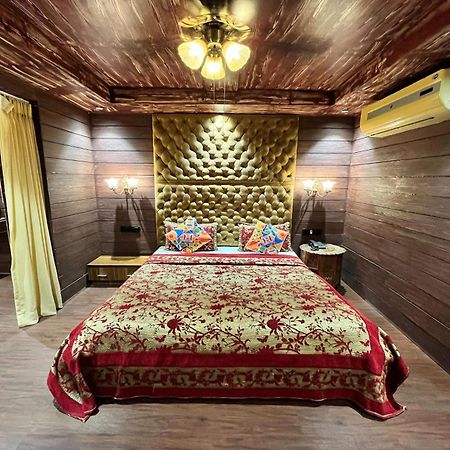 Hotel Shailly Inn Amhedabad Dış mekan fotoğraf