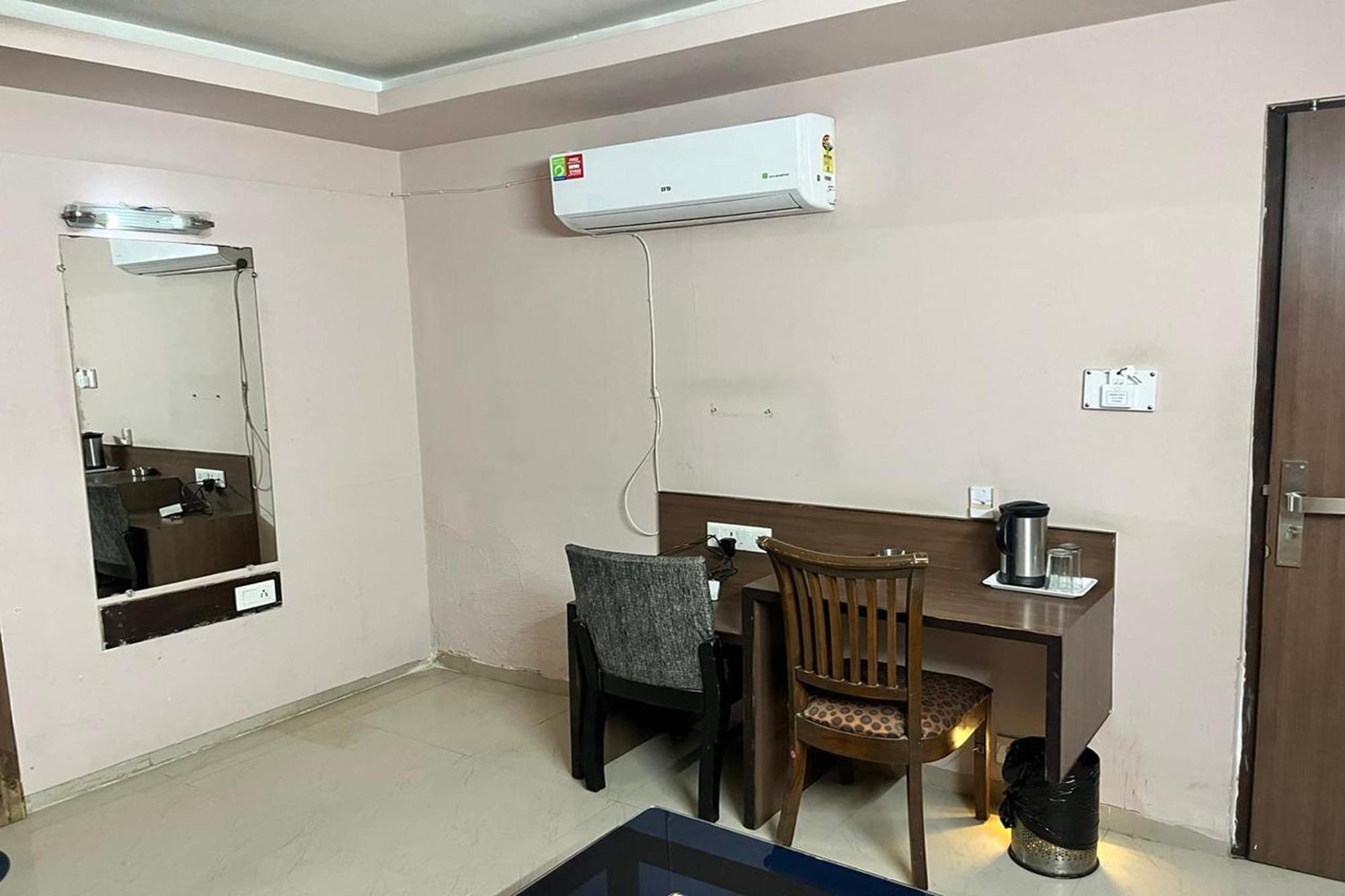 Hotel Shailly Inn Amhedabad Dış mekan fotoğraf
