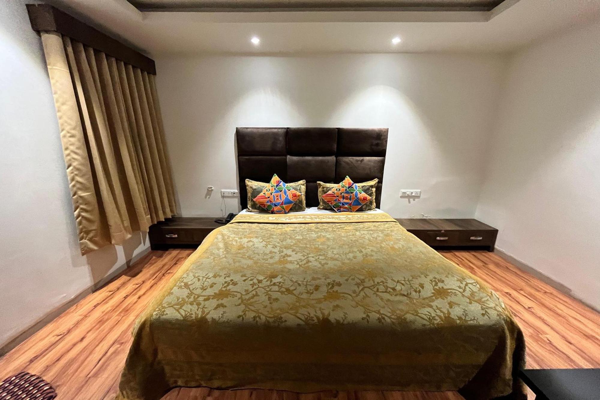 Hotel Shailly Inn Amhedabad Dış mekan fotoğraf