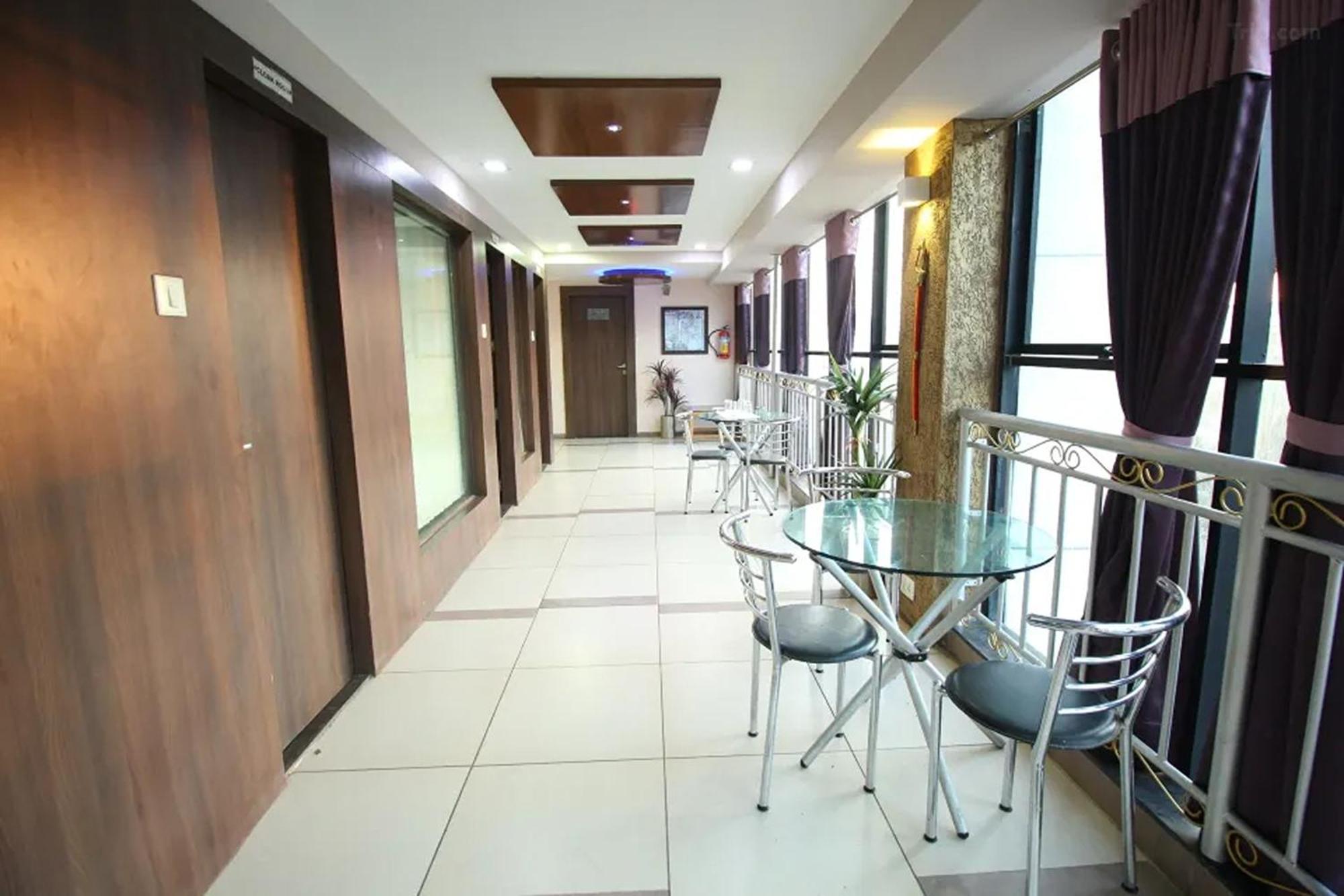 Hotel Shailly Inn Amhedabad Dış mekan fotoğraf