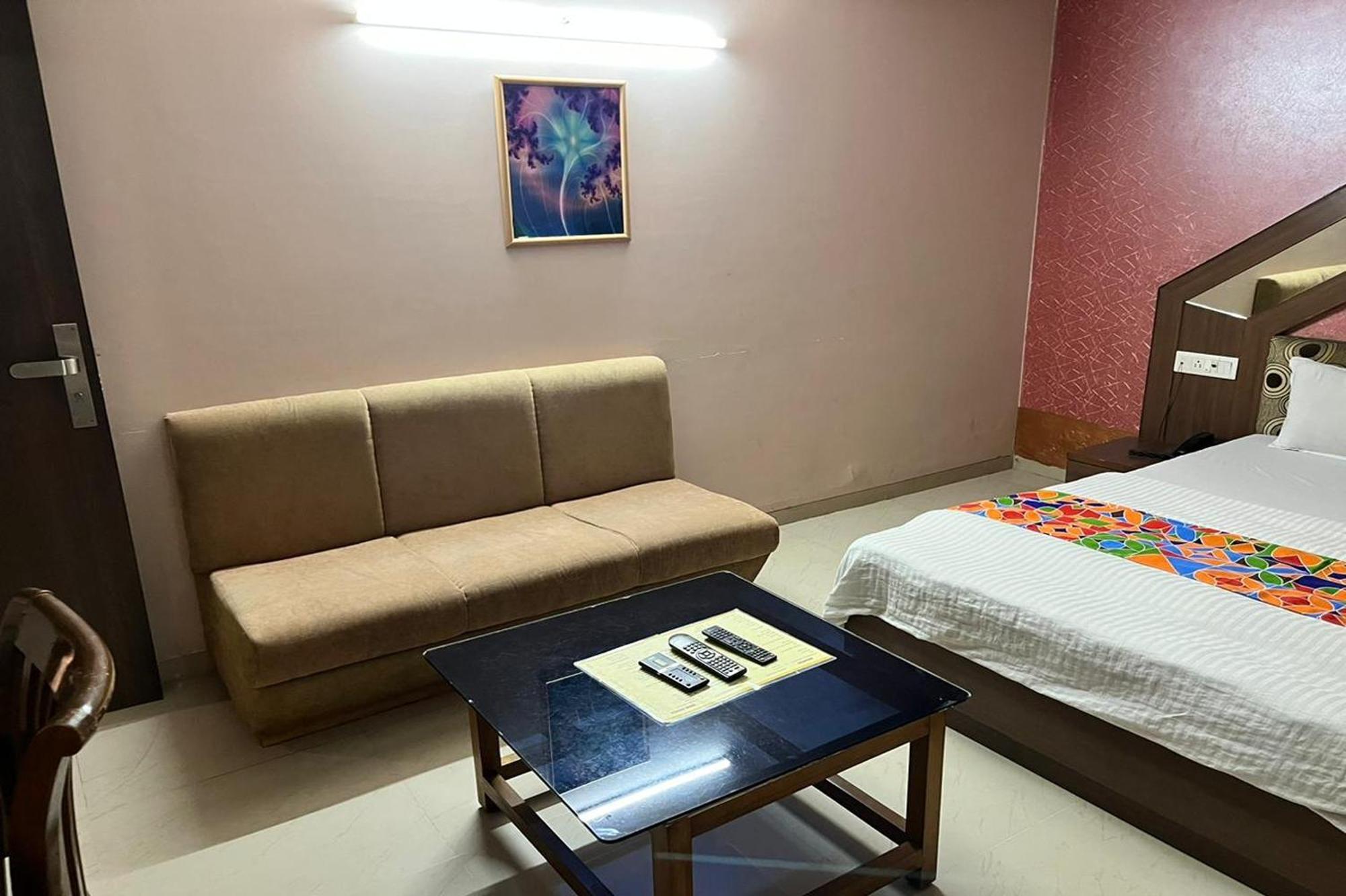 Hotel Shailly Inn Amhedabad Dış mekan fotoğraf