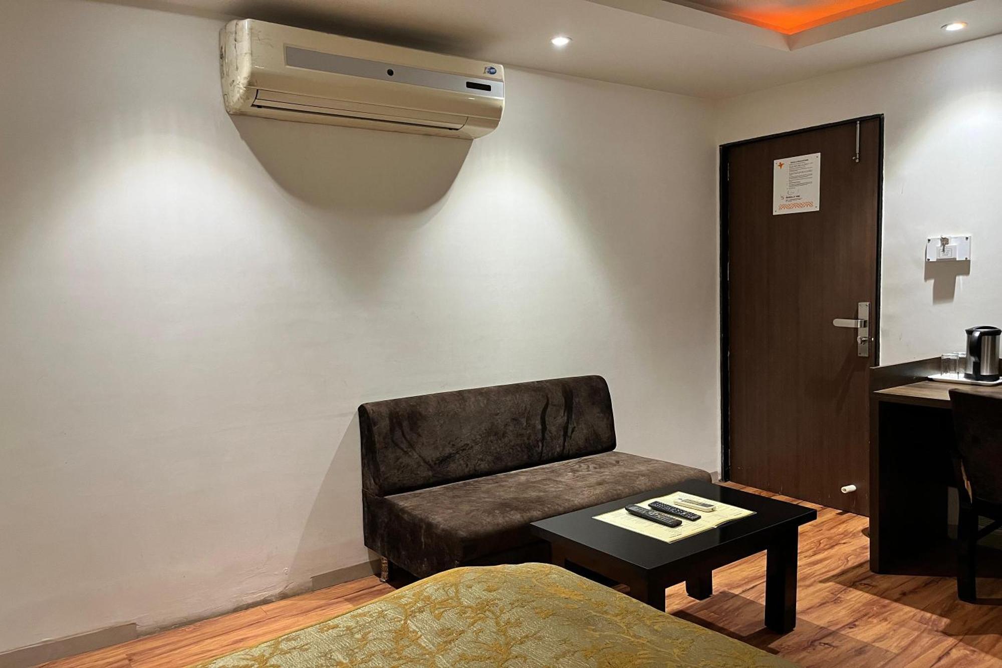 Hotel Shailly Inn Amhedabad Dış mekan fotoğraf