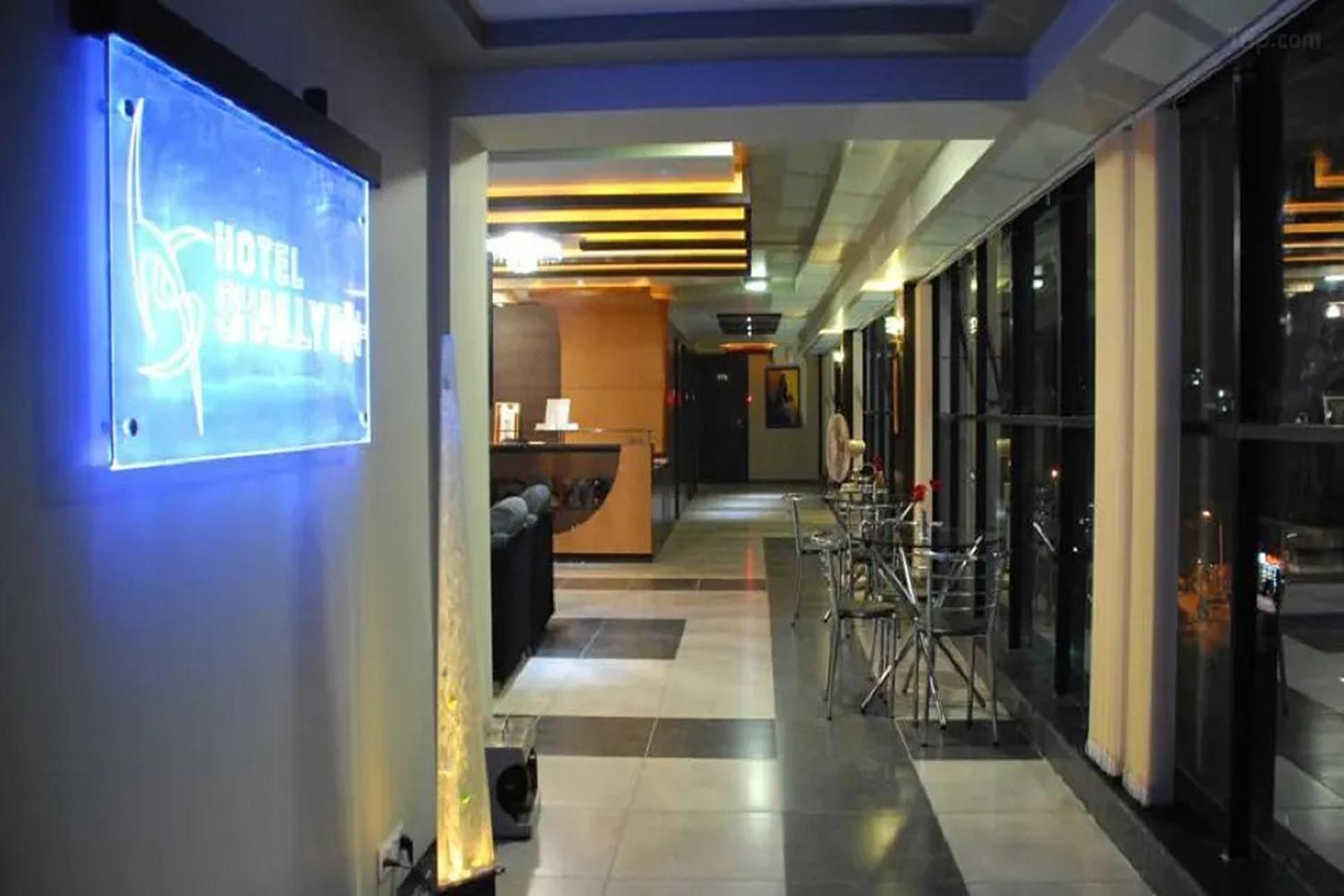 Hotel Shailly Inn Amhedabad Dış mekan fotoğraf