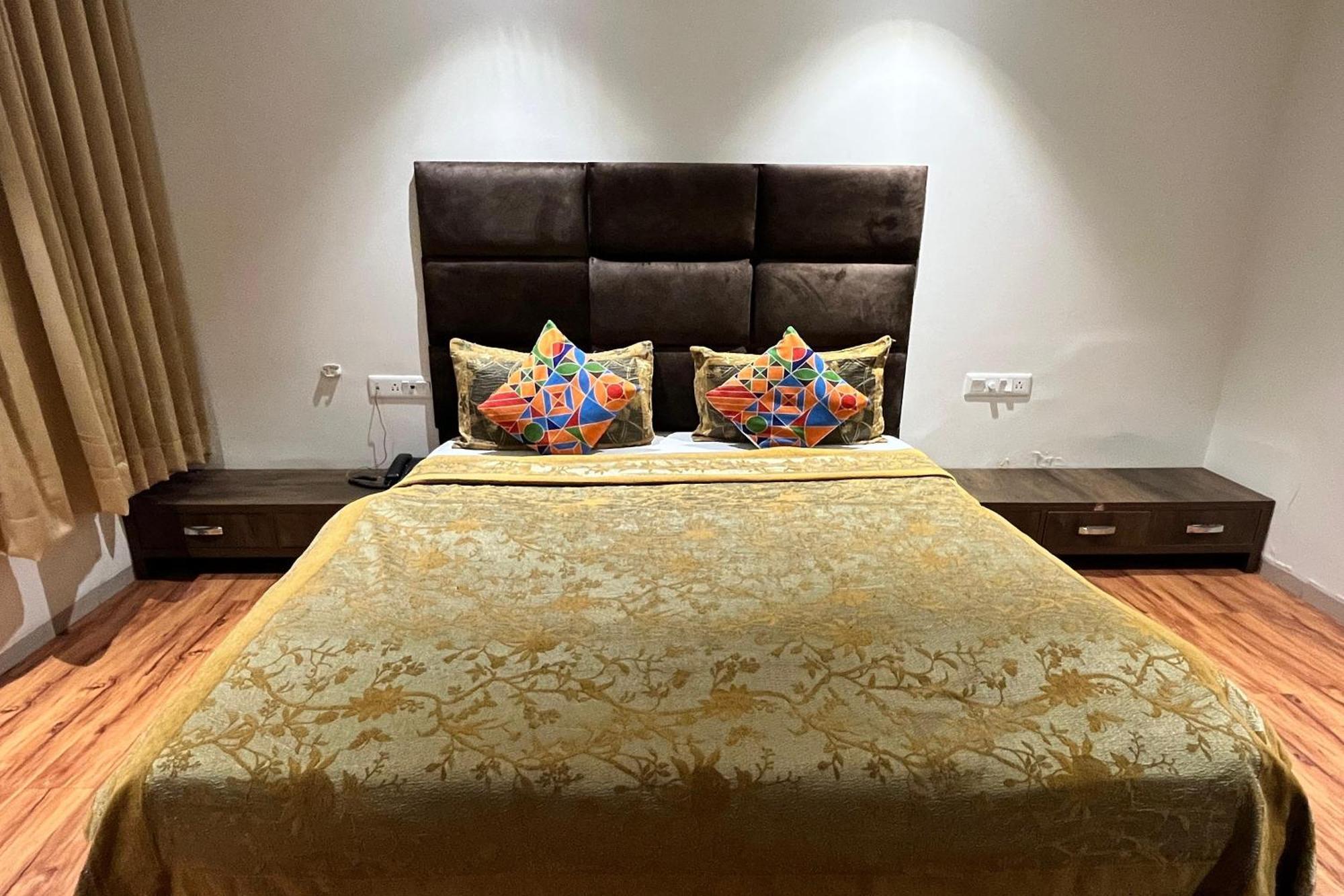 Hotel Shailly Inn Amhedabad Dış mekan fotoğraf