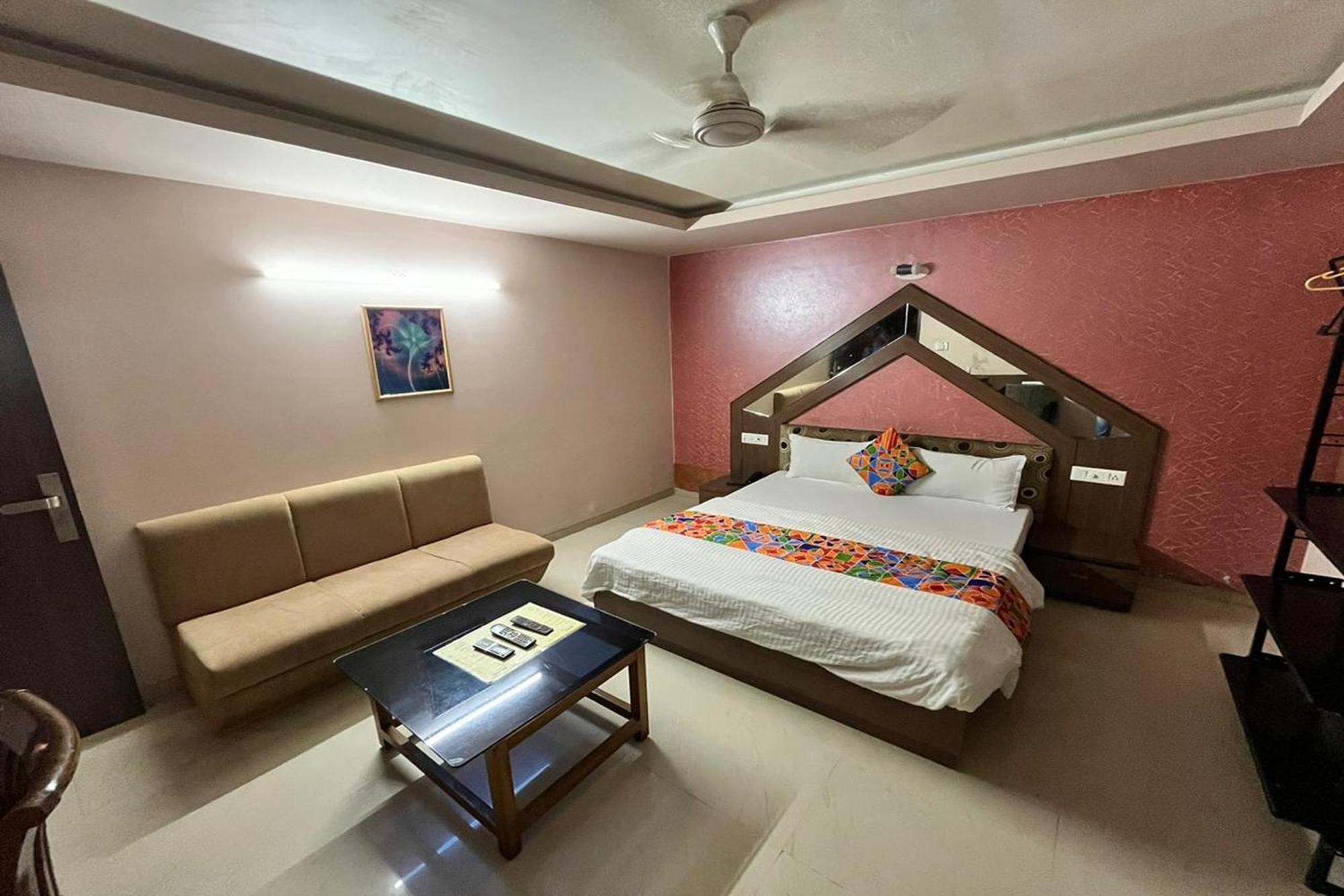 Hotel Shailly Inn Amhedabad Dış mekan fotoğraf
