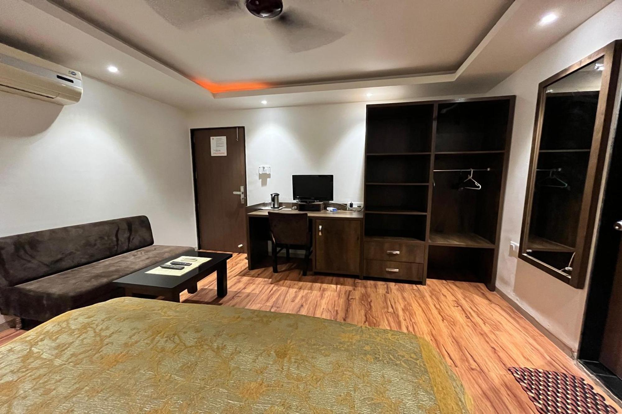 Hotel Shailly Inn Amhedabad Dış mekan fotoğraf