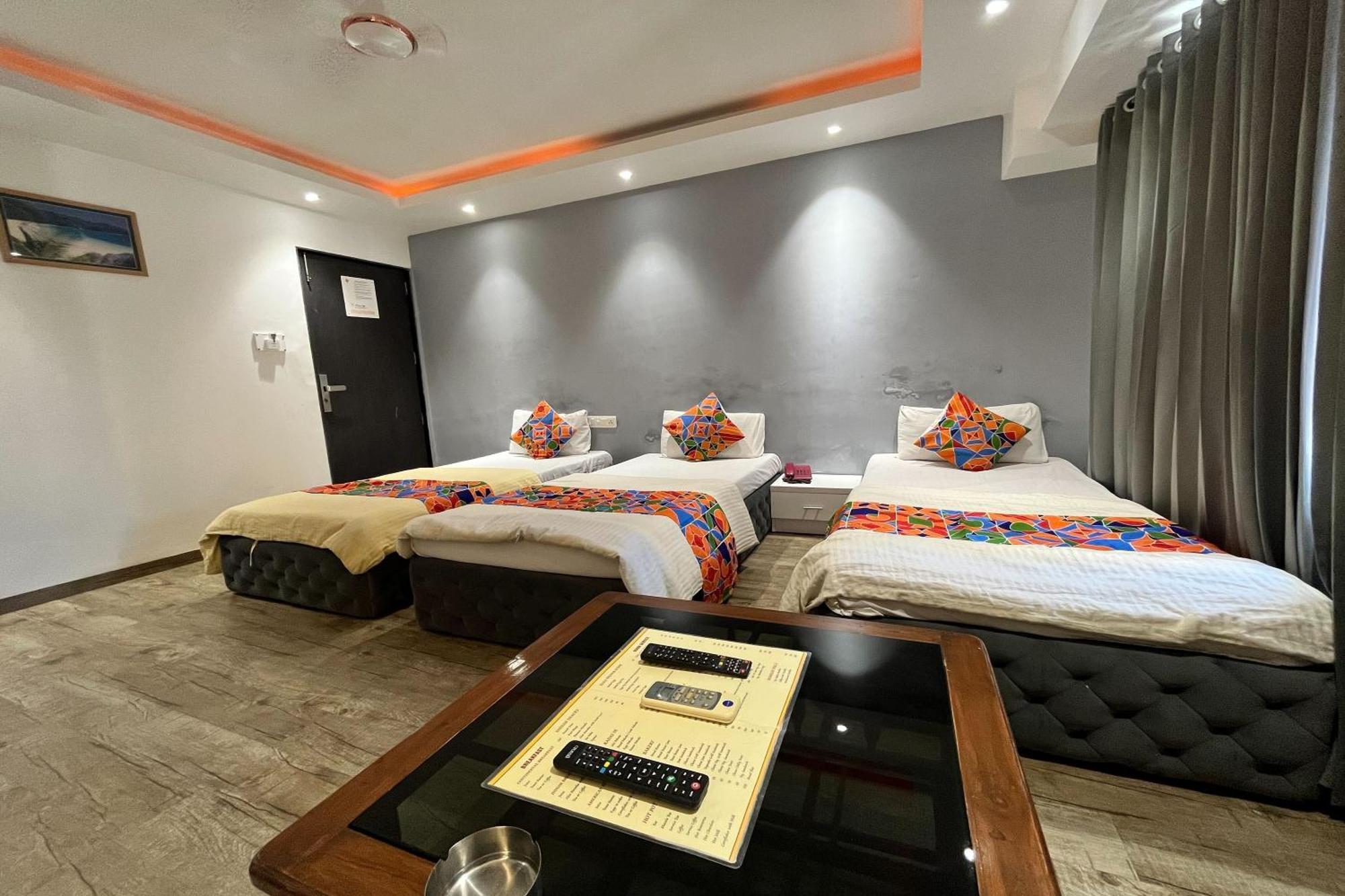 Hotel Shailly Inn Amhedabad Dış mekan fotoğraf